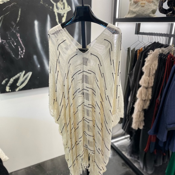 Mia Peru Poncho Candice | White - Picture 4 of 4